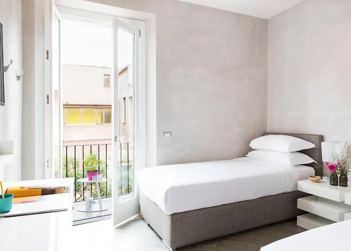 Exclusive Rooftop-designd Apartment Rom